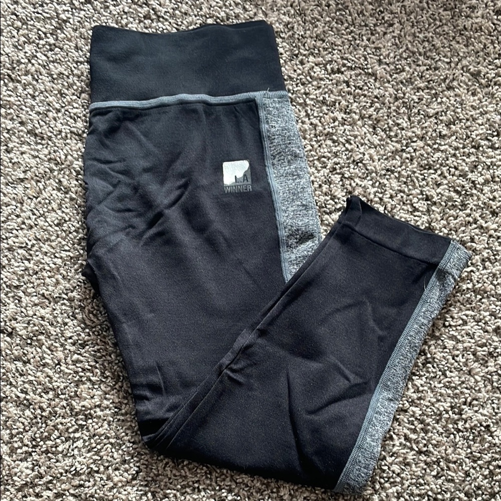 L.A. Winner Women's Black and Gray Leggings